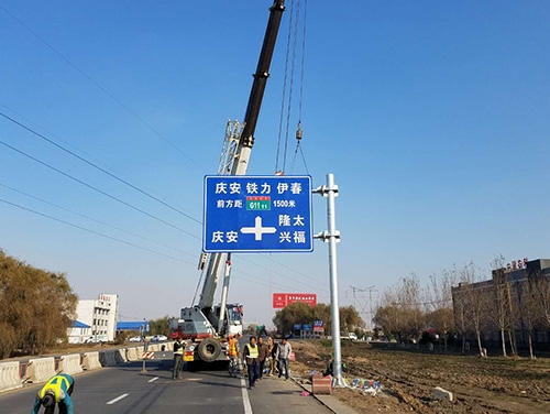 马鞍山马鞍山道路护栏网网片该如何进行正确的选购呢？