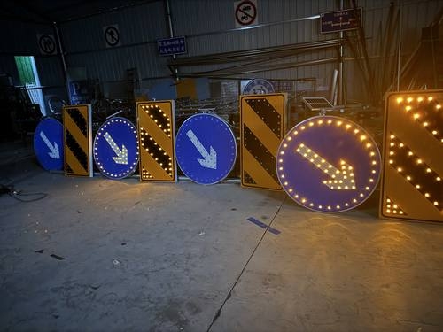 马鞍山马鞍山河南太阳能交通标牌 河南自发光交通路标牌厂家